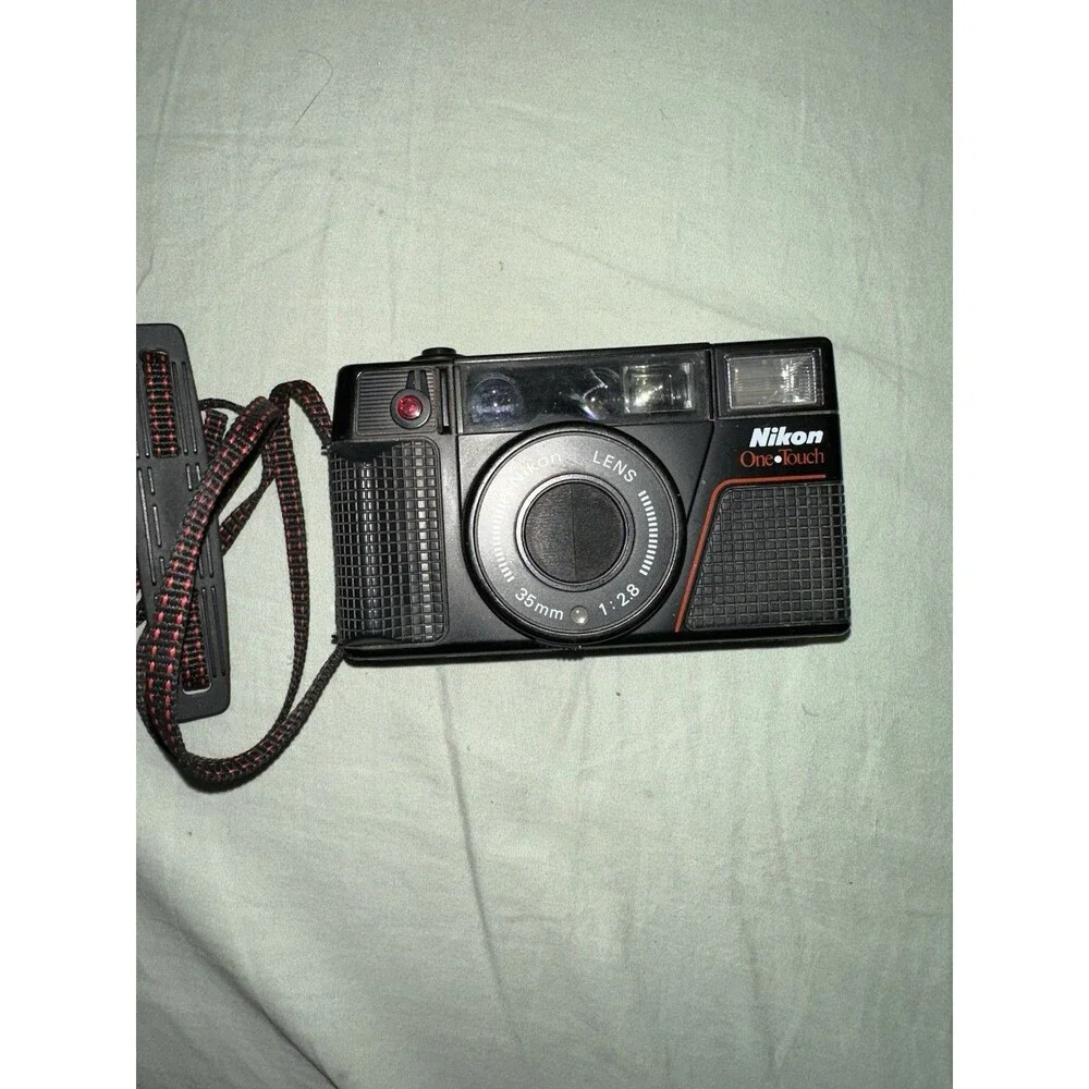 Nikon L35AF 35mm Point and Shoot Film Camera One Touch Built In Flash